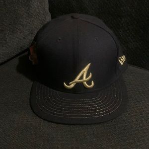 Authentic new era Atlanta Braves fitted baseball cap size 8 excellent condition